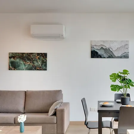 The Lighthouse 1 Bedroom 604 Apartman Lárnaka